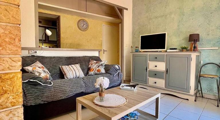 Apartment with barbeque, terrace & yard | Pet-friendly — photo 2