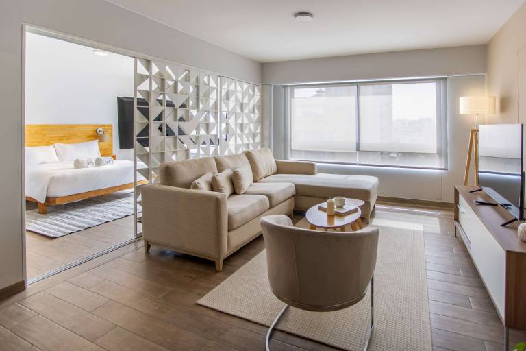 w Spacious and Classy 2BR in Miraflores
