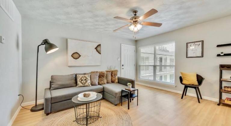 Rental apartment with pool | Pets allowed in Dallas, TX