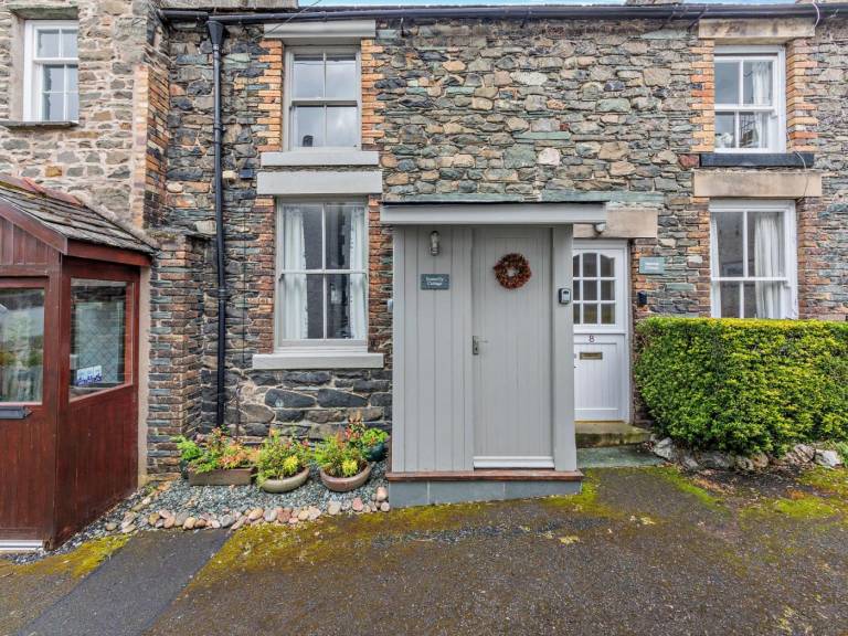 Fully equipped pleasant cottage with yard | Pet-friendly — photo 2