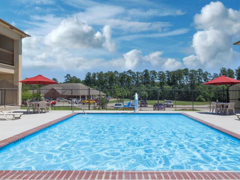Days Inn & Suites by Wyndham Huntsville — photo 2