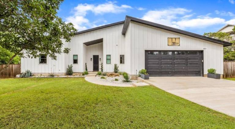 Vacation home with pool | Dogs allowed in Austin, TX