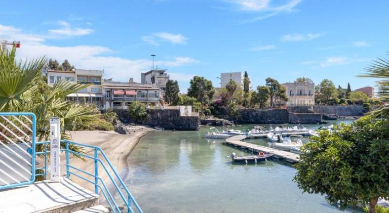 Beautiful holiday apartment | Pets are welcome in Aci Castello