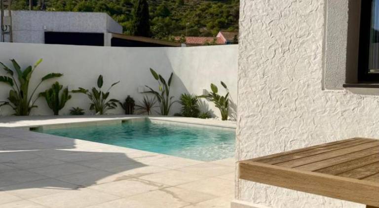 Villa with pool — photo 4