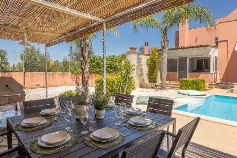 Fully equipped beautiful villa with grill, yard & private pool | Dogs allowed — photo 4