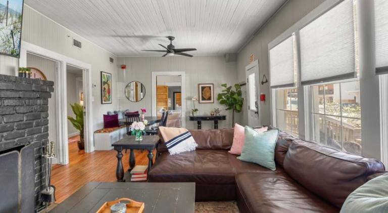 Be A Nomad - Historic 6BR Cottage Steps to Jacksonville Beach Sleeps 12 — photo 2