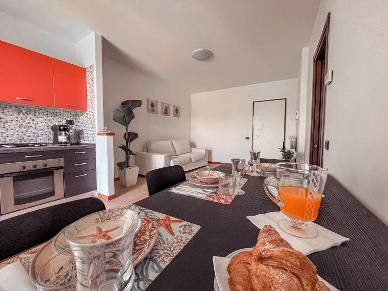 Apartment with grill & garden | Garden view — photo 3