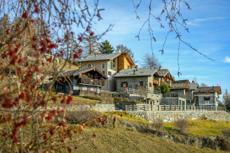 Historic chalet at 1600m with mountains views — photo 2