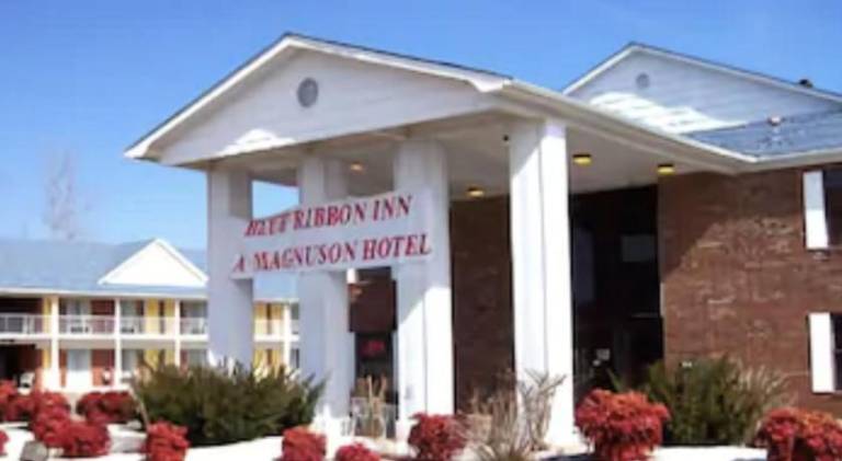 Blue Ribbon Inn and Suites in Sallisaw, OK