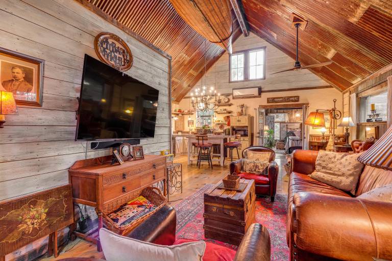 Pet-Friendly Wimberley Cabin w/ Fire Pit & Hot Tub — photo 5