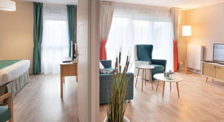 Serviced apartment with jacuzzi, sauna & yard | Pets are welcome in Rouen