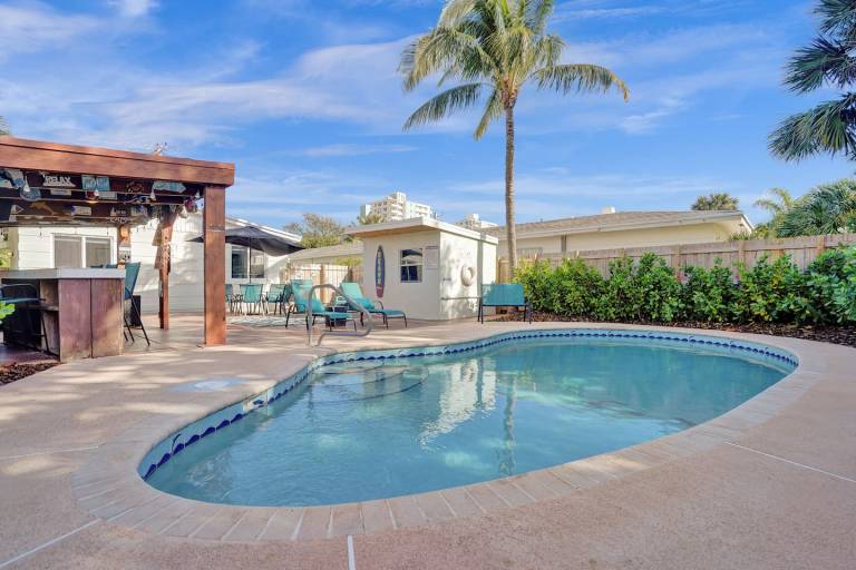 Child-friendly house with yard, private pool & BBQ | Sea view | Beach nearby | Good for workation | Pets allowed in Pompano Beach, FL