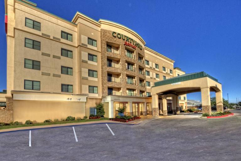 Courtyard Midland