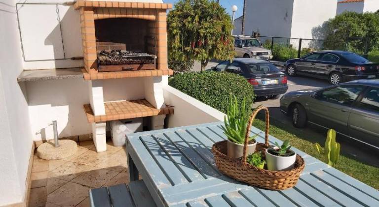 Holiday apartment with terrace, yard & BBQ | Beach nearby | Good for workation | Dogs allowed in Olhao