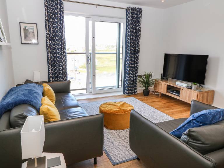 Cottage with garden | Beach view in Holyhead