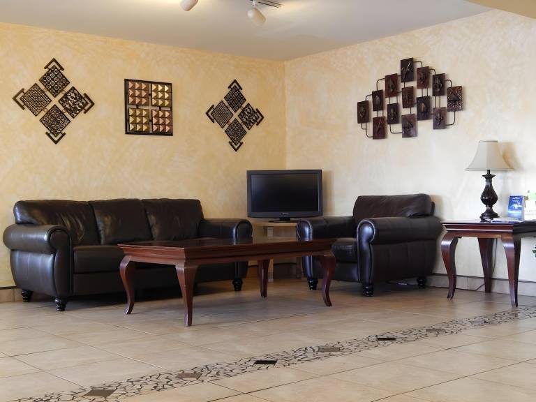 Tree Inn & Suites Albuquerque — photo 3