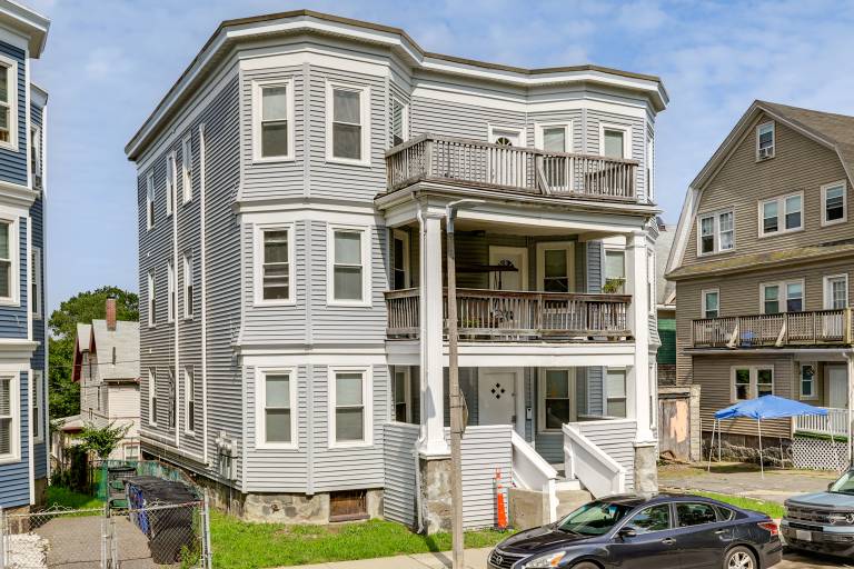 4 Mi to Fenway Park Pet Friendly Dorchester Apt