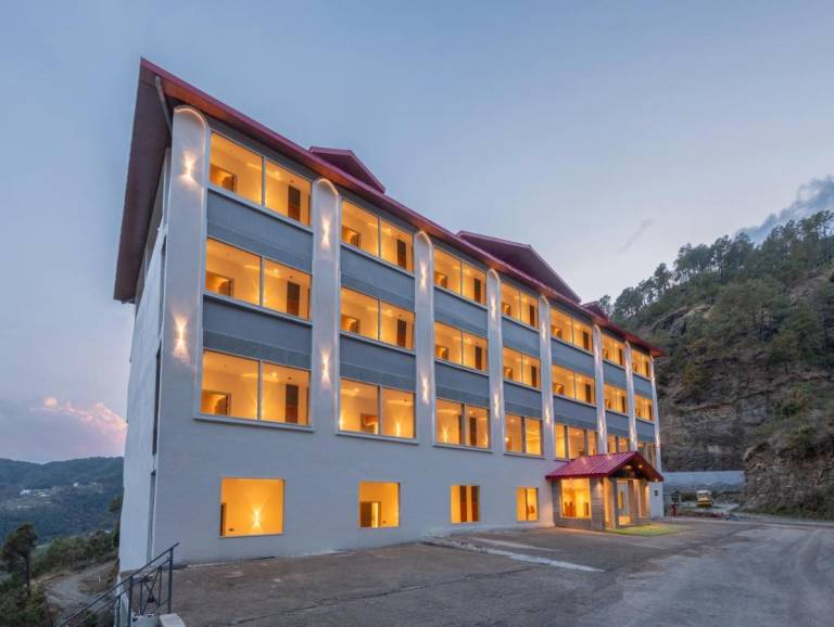 Kavin The Chail Resort - Serene Valley Views in Solan