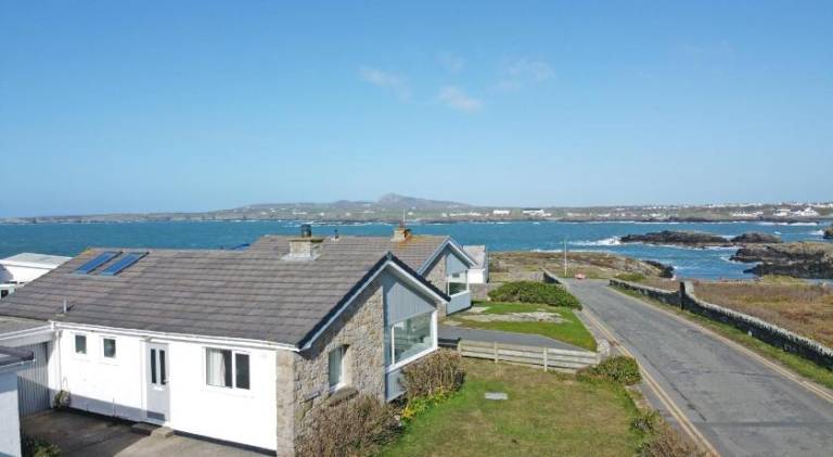 Holiday apartment | Next to the beach | Pet-friendly in Holyhead