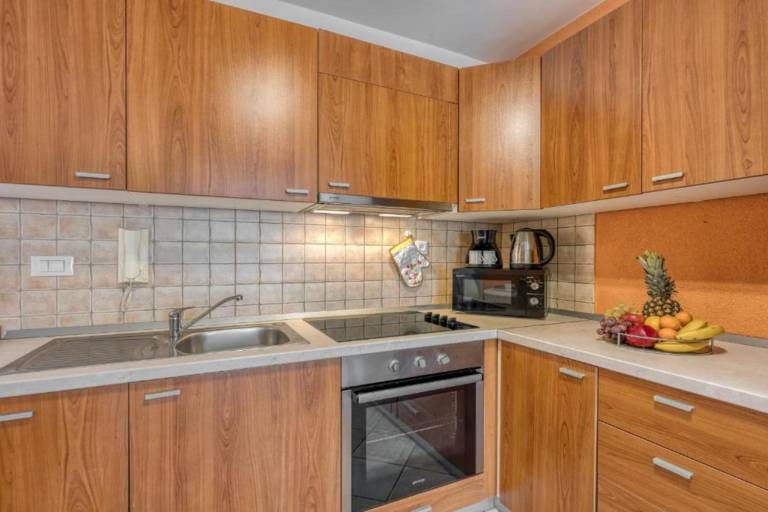 Fully equipped wonderful rental apartment with BBQ & yard | Pets are welcome — photo 2