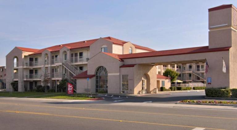 California Inn and Suites — photo 3