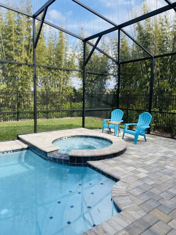 Vacation home with private pool, BBQ & hot tub — photo 3