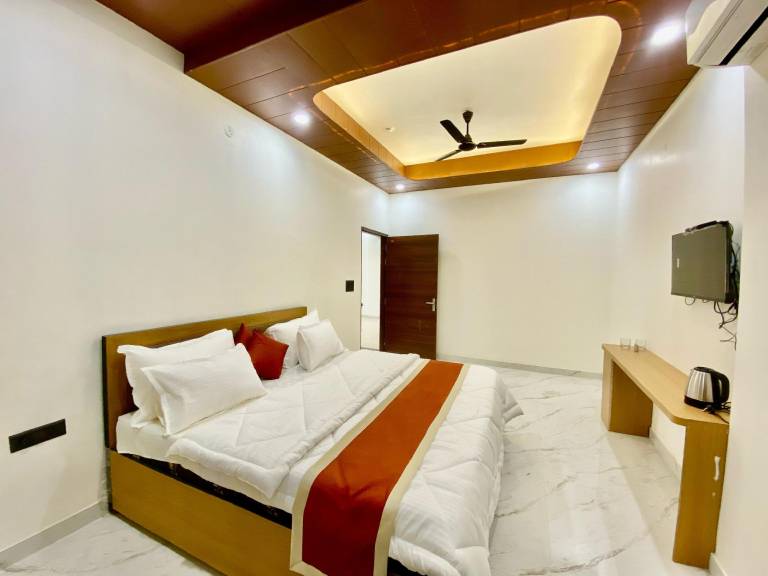 Serviced apartment  Bhakrota