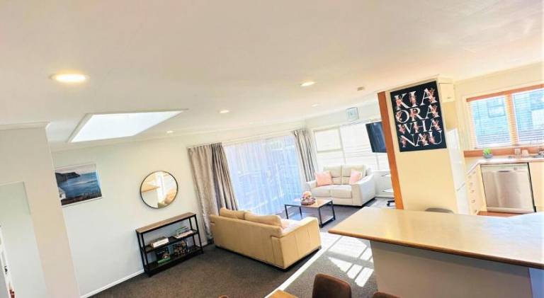 House with 1 room for 16 persons in Auckland