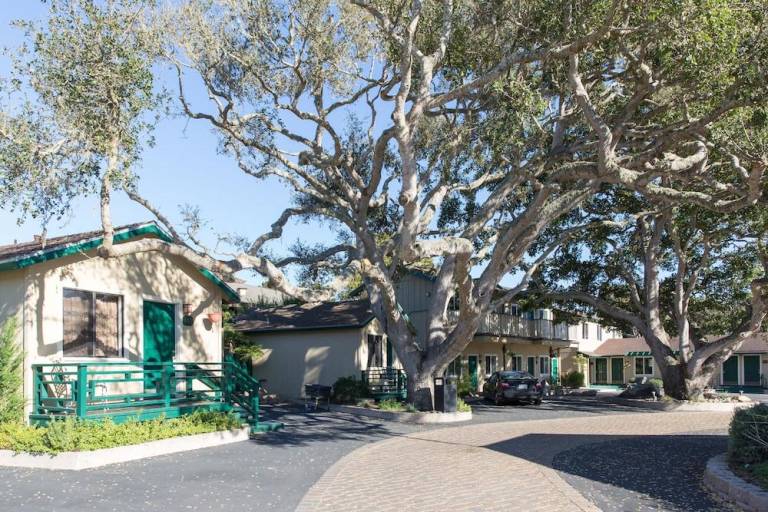 Sea Breeze Inn - Pacific Grove — photo 4