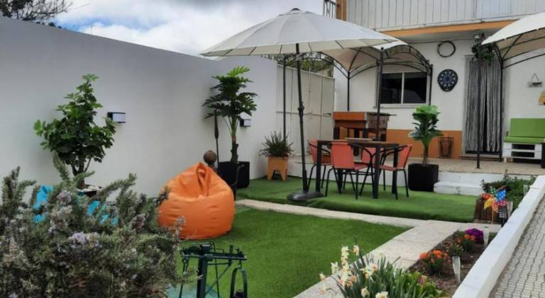 Vacation home with barbecue, terrace & yard | Perfect for remote work in Leiria