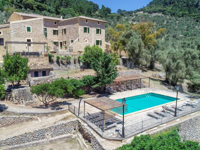 Ferienhaus in Bunyola für max. 16 Personen Ferienhaus in Bunyola für max. 16 Personen