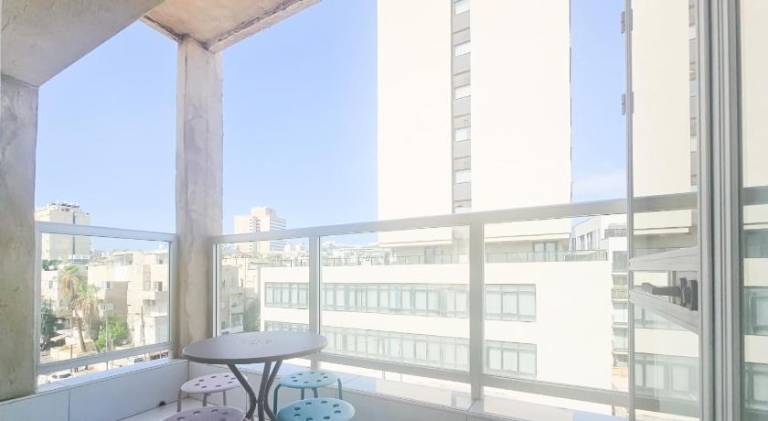 MIKLAT Bright & Family Friendly Near Beach by FeelHome — photo 4