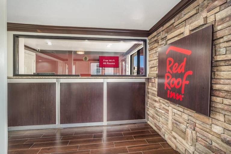 Travelers Inn & Suites — photo 3