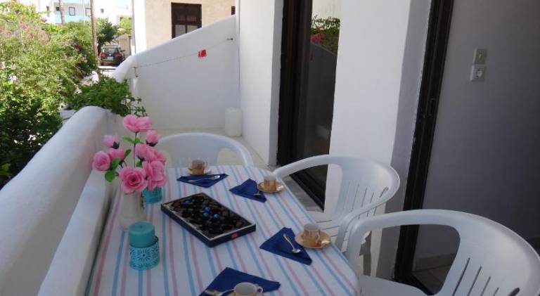Rental apartment with patio & yard — photo 4