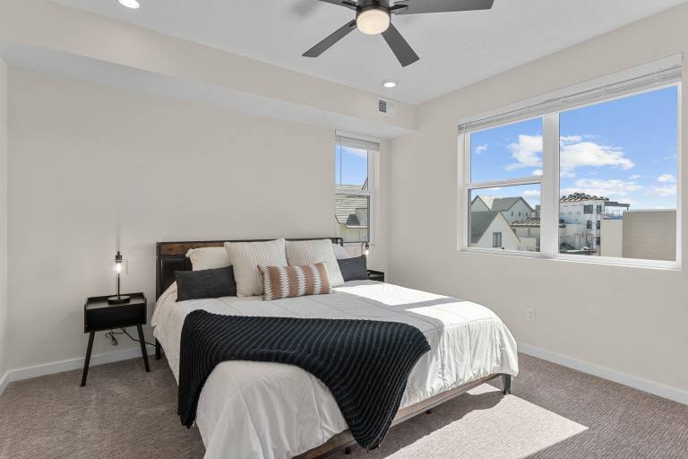 Condo with hot tub, pool & barbecue — photo 4