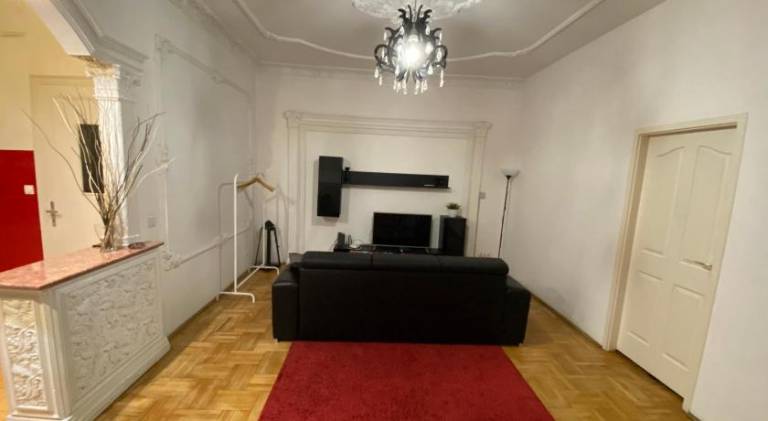 Apartment with Balcony and AC next to Danube — photo 3