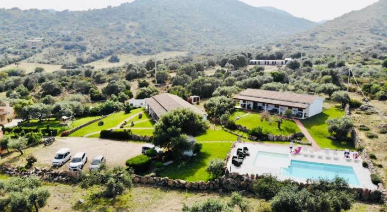 Farm with pool — photo 3