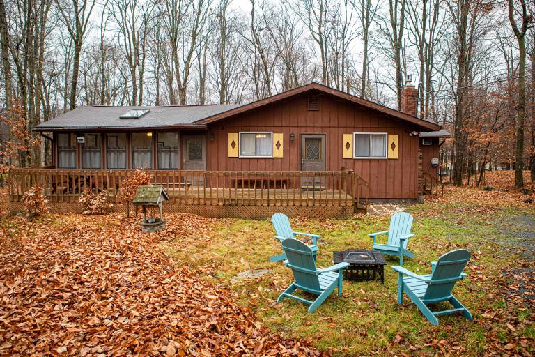 Cozy Poconos Ranch Home w Pool Access Near Lake
