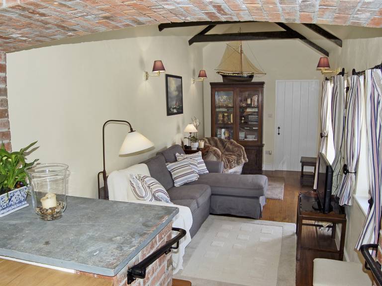 Children-friendly beautiful cottage with garden & BBQ | Pets are welcome — photo 3