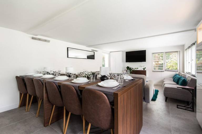 Villa with yard, barbecue & pool | Water view | Perfect for remote work — photo 4