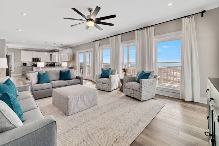 Gulf Getaway Pet-Friendly Short Walk to Beach & Private Pool — photo 4