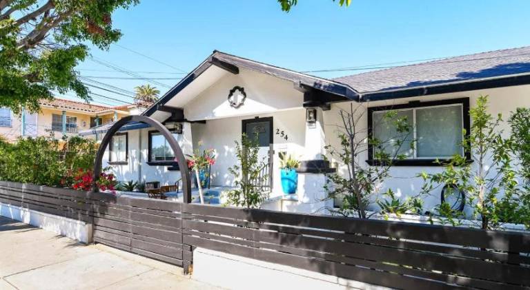 Immaculate 3BDR Bungalow - 5-Min Walk to Beach in Long Beach, CA