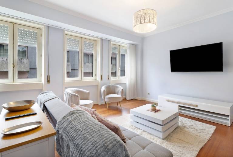 Child-friendly apartment with fast internet, terrace & BBQ | Next to Porto Cathedral | Lake view | Perfect for remote work | Dogs allowed — photo 2