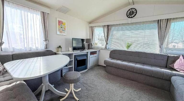Beautiful Caravan At Manor Park Holiday Park In Hunstanton Ref 23060W — photo 2