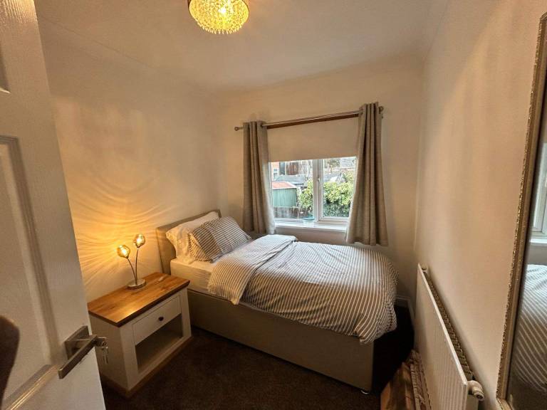 Cosy 3-Bed Retreat - Garden, Parking & Bbq — photo 4