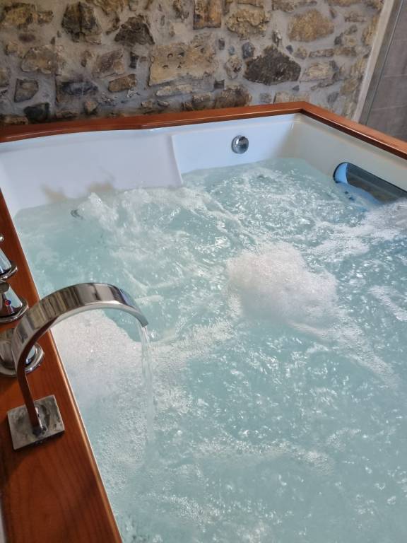 Family-friendly house with patio, sauna & hot tub | Mountain view | Dogs allowed — photo 3