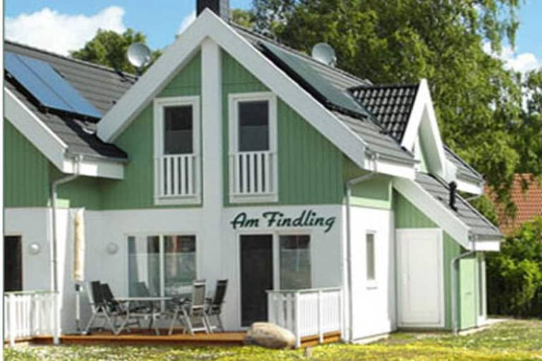 Vacation home with sauna & terrace in Breege