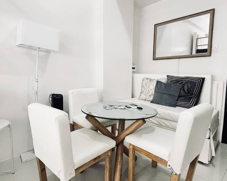 Apartment with pool & yard | City view — photo 4