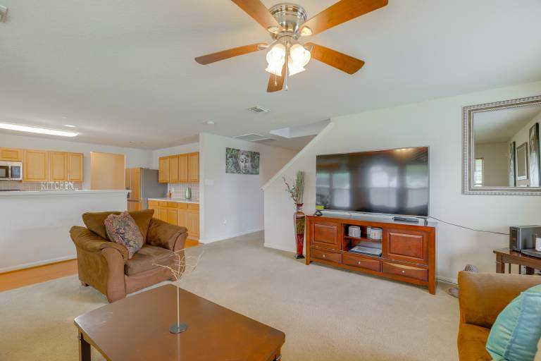 7 Mi to Downtown Baytown: Spacious Home w/ Yard — photo 5