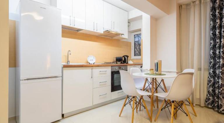 Downtown Retreat with Stunning Boulevard Views — photo 3